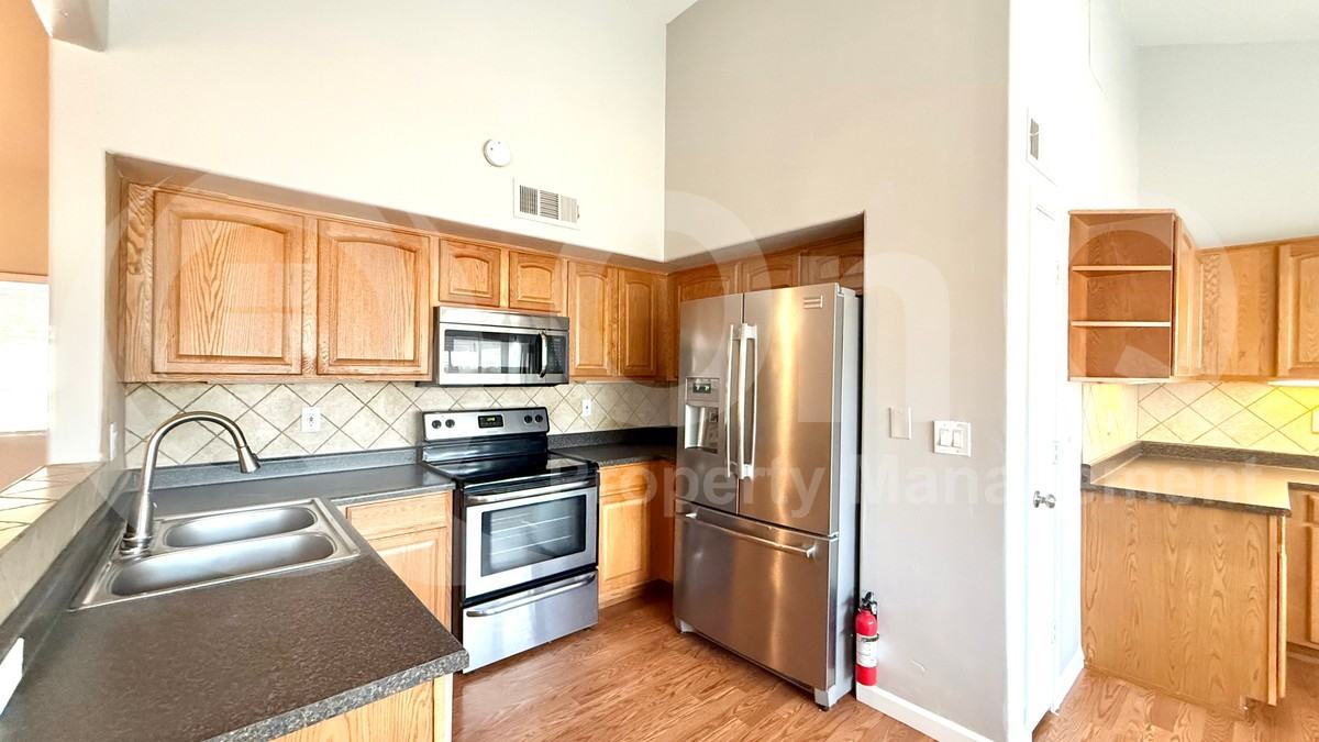 2121 W Potter Dr - Photo 4 of 21