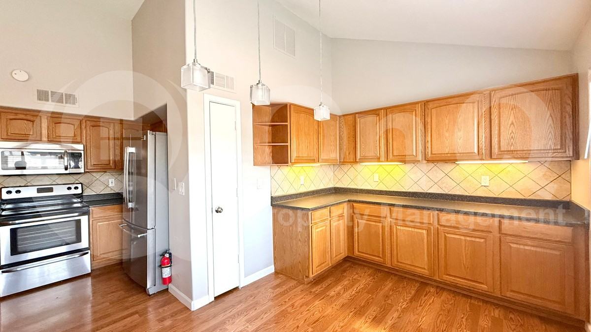 2121 W Potter Dr - Photo 5 of 21