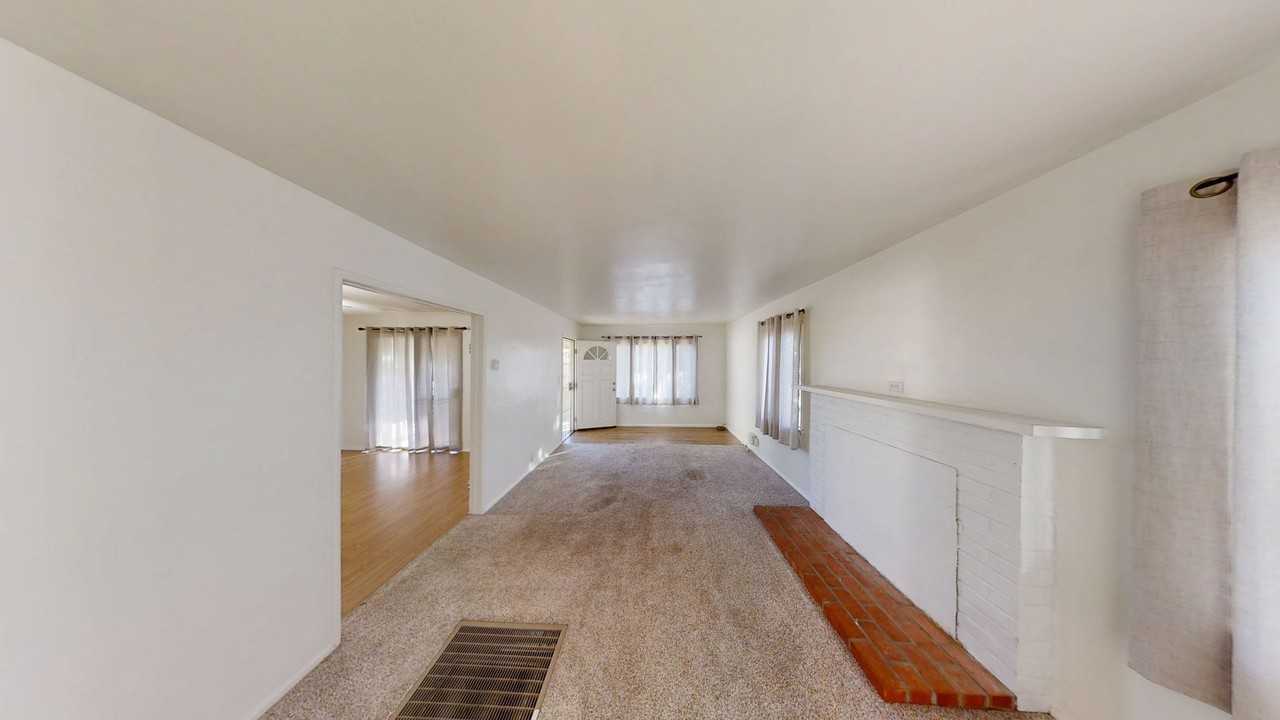 642 W Avenue L - Photo 2 of 10