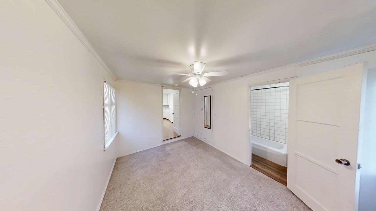 642 W Avenue L - Photo 5 of 10