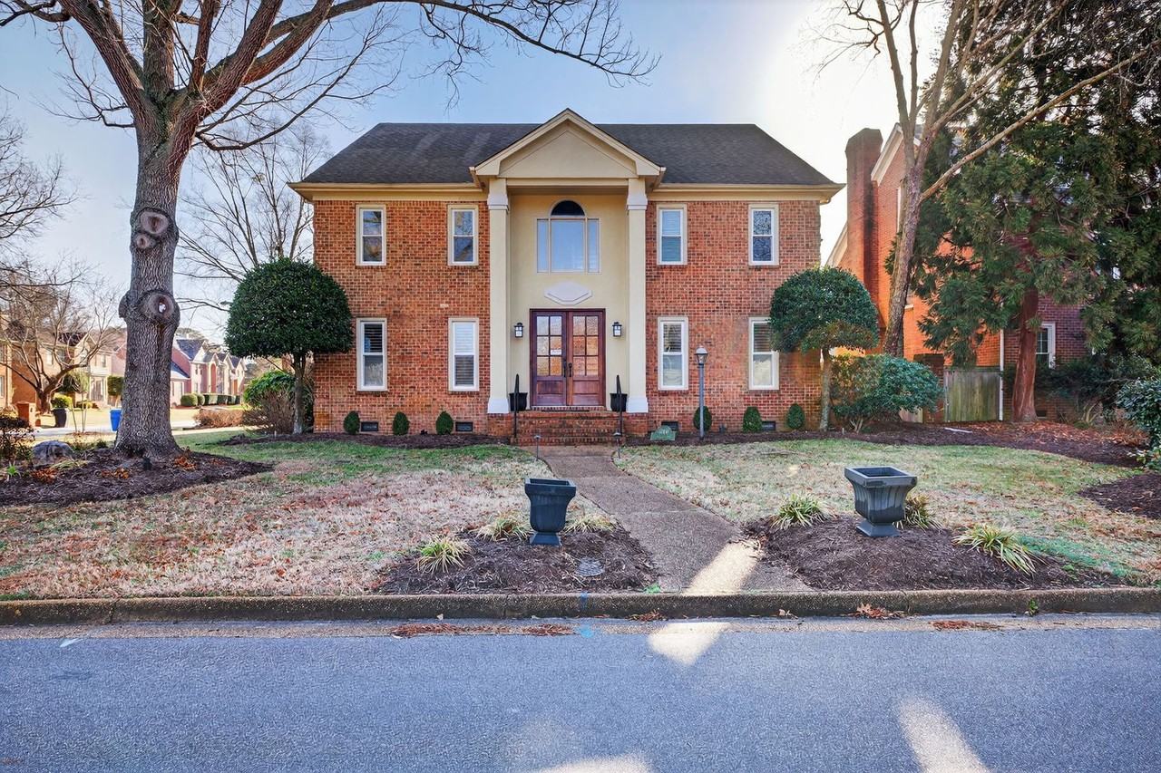 1708 Caversham Mews - Photo 3 of 41