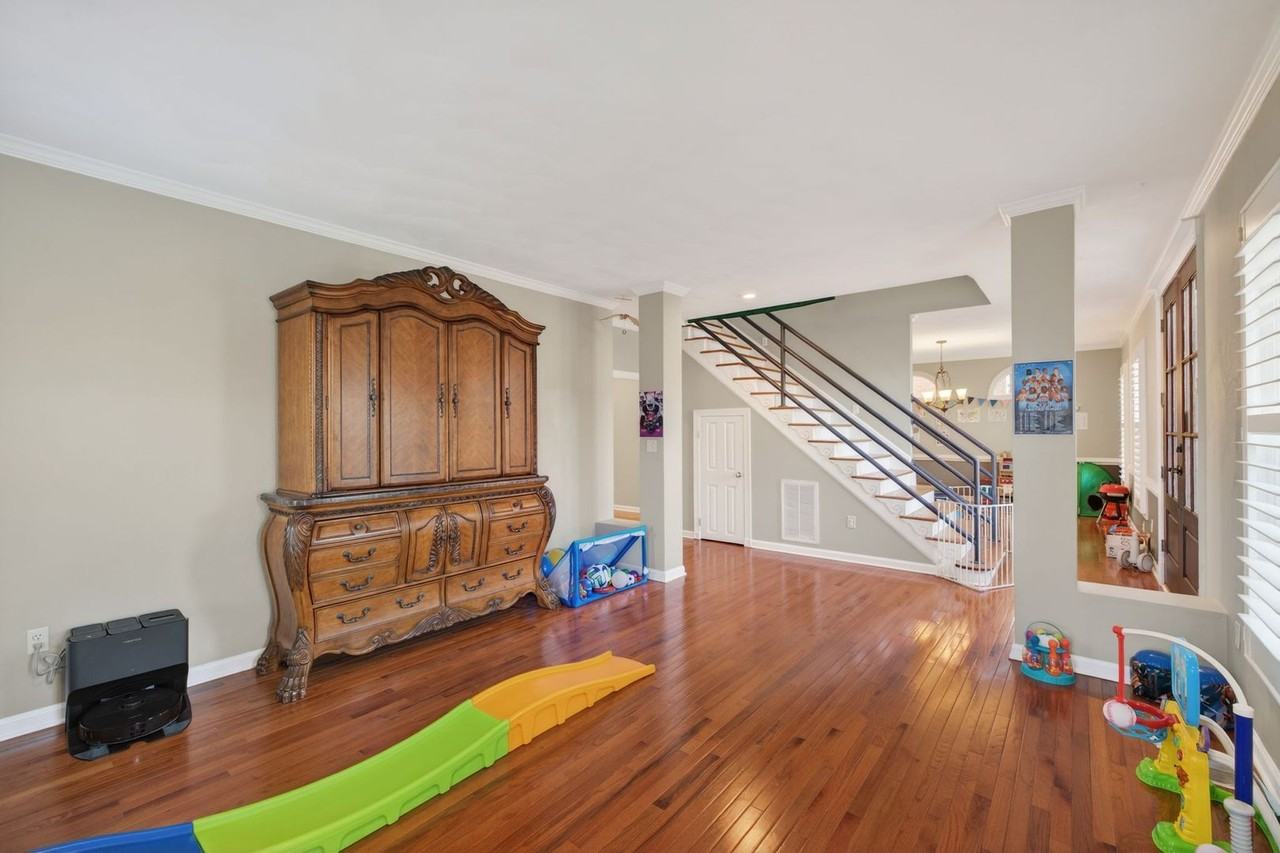 1708 Caversham Mews - Photo 5 of 41