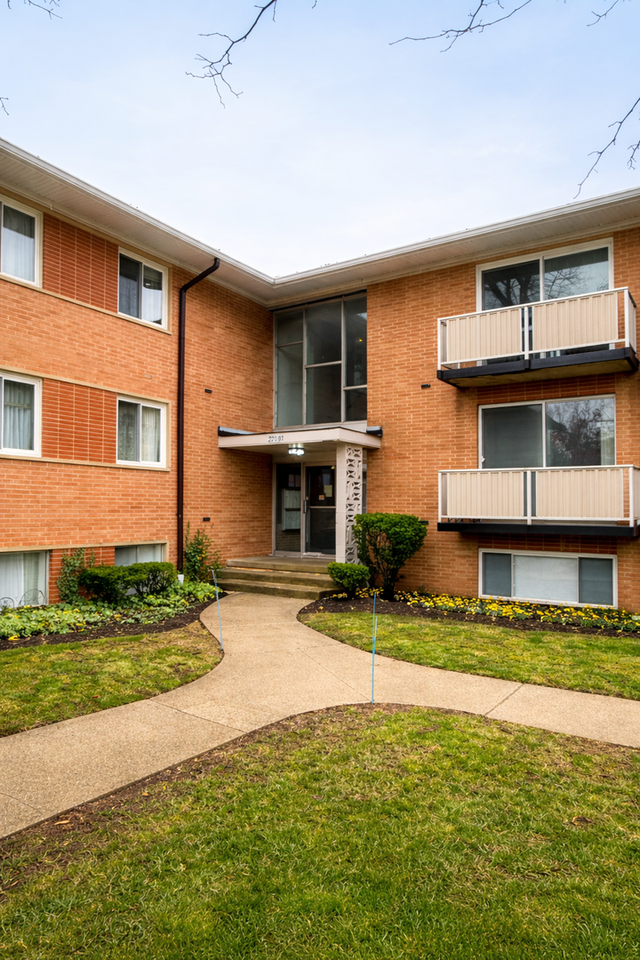 22081 River Oaks Dr - Photo 3 of 24