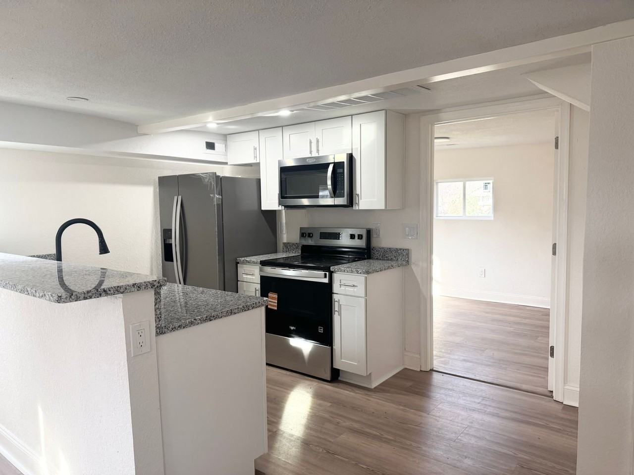 801 Herrington Rd - Photo 2 of 9
