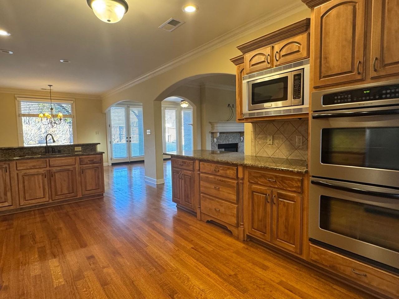 10188 Oak Levee Dr - Photo 6 of 9