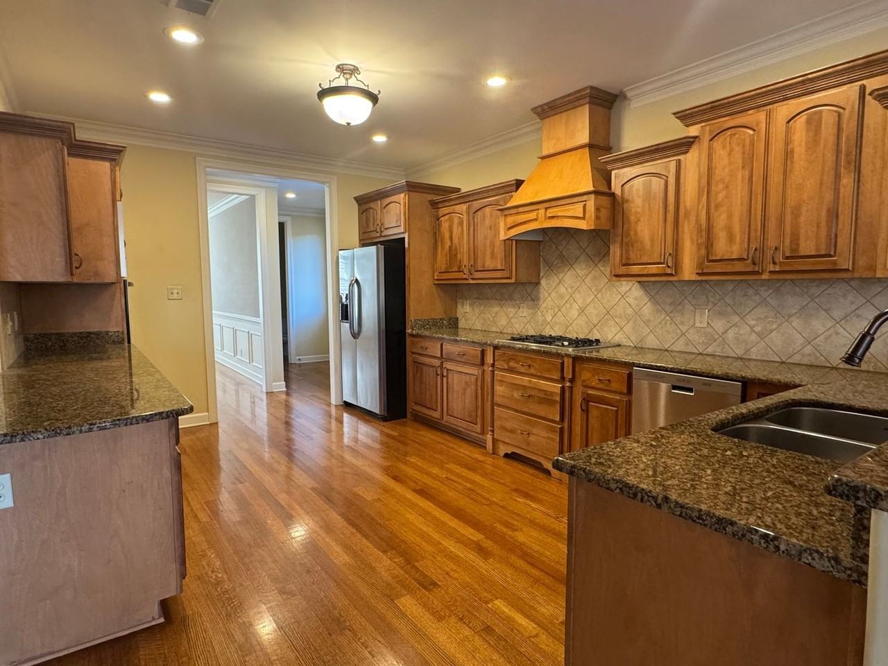 10188 Oak Levee Dr - Photo 7 of 9