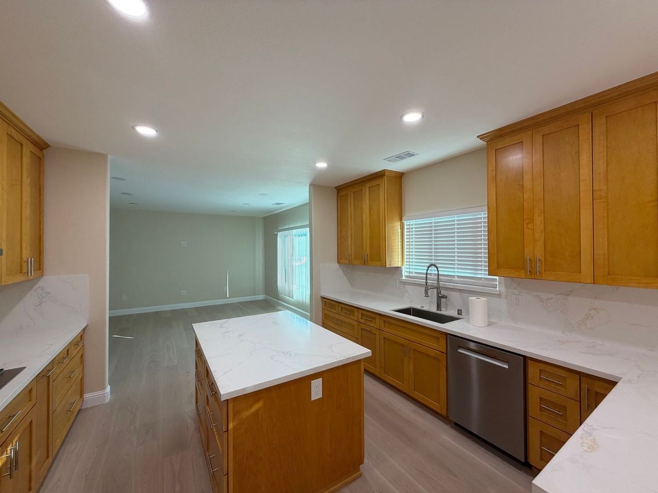 985 Williams St. - Photo 4 of 26