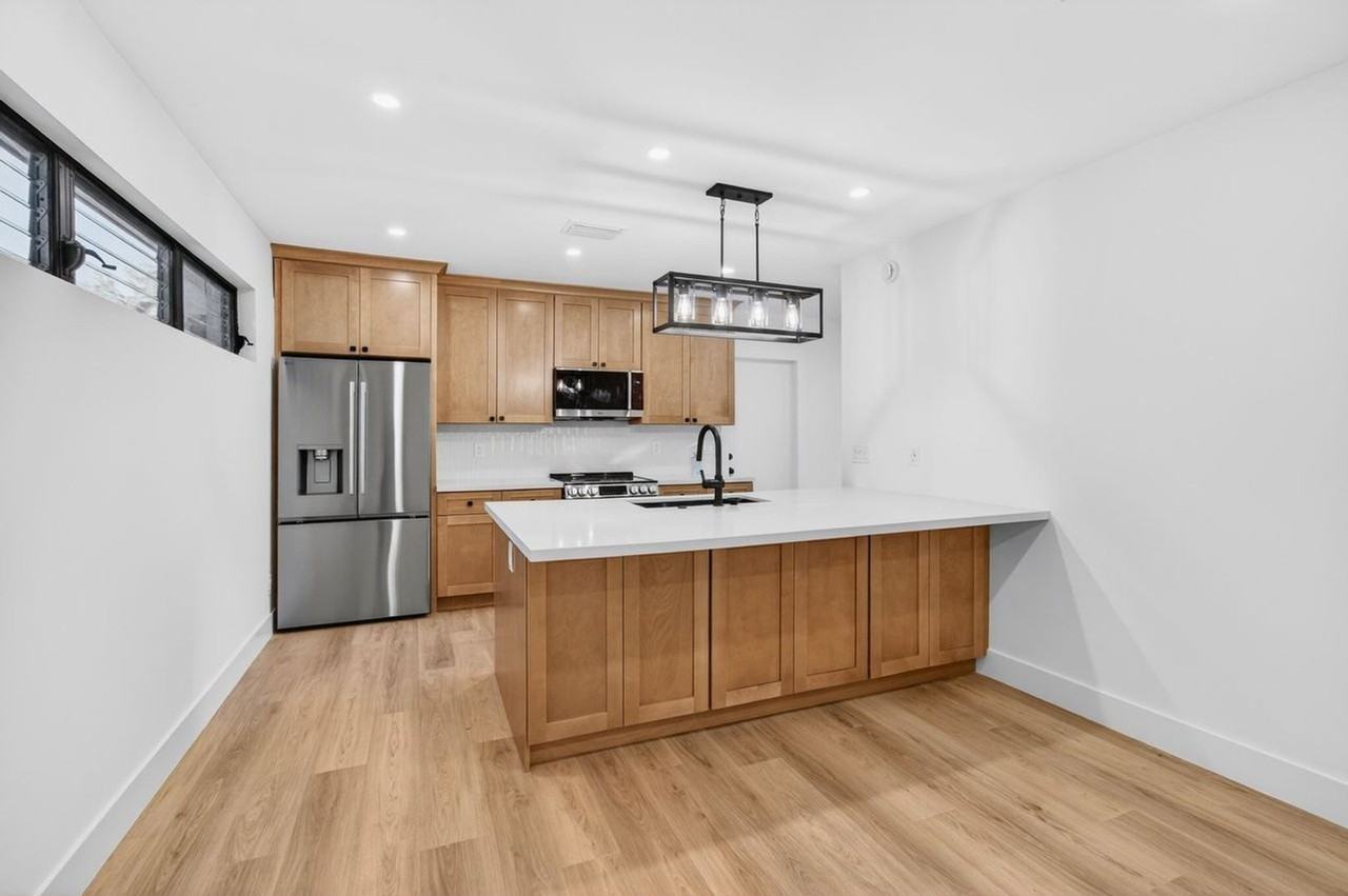 3830 Eastview Ave - Photo 4 of 29