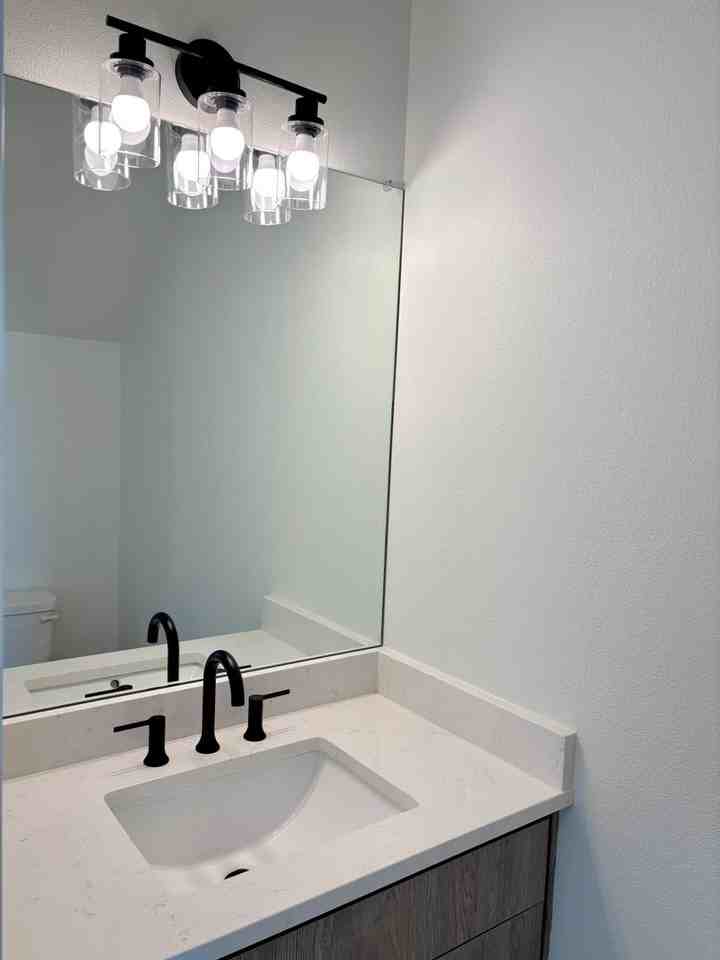 7584 N Alma Ave - Photo 5 of 21