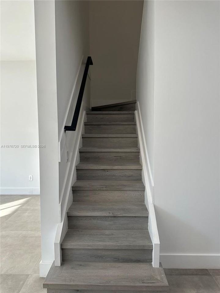 4655 Sw 32nd Ave ## 2b - Photo 5 of 20