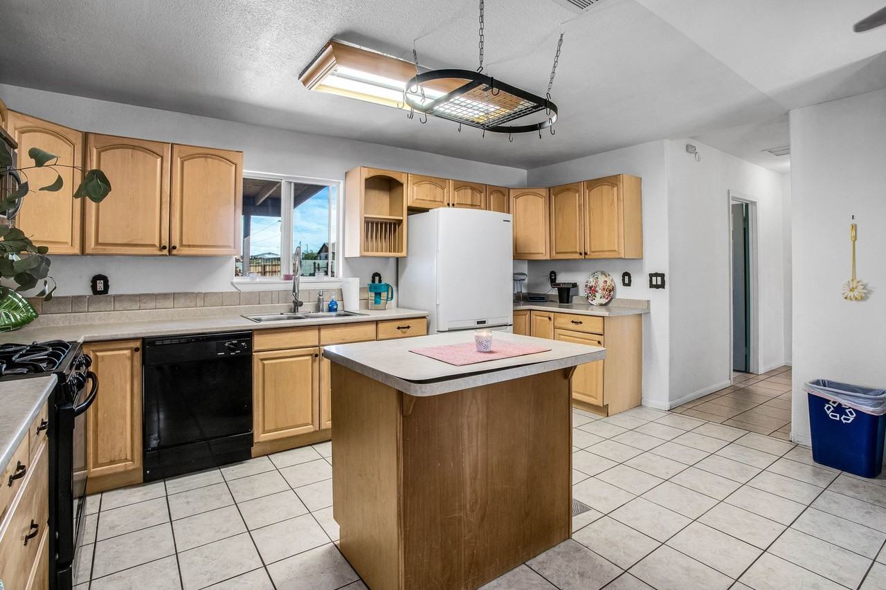 7565 Sherman Hoyt Ave - Photo 6 of 50