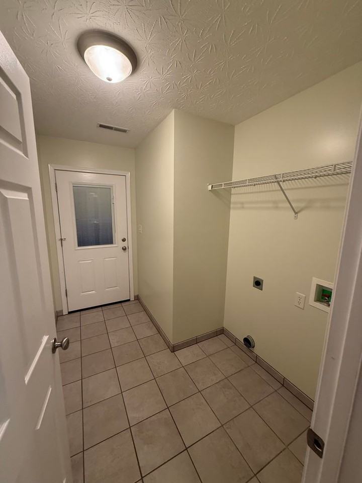 332 Saint Paul Ave - Photo 5 of 14