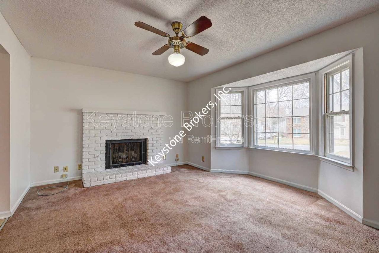 119 Windermere Cir #1 - Photo 2 of 9