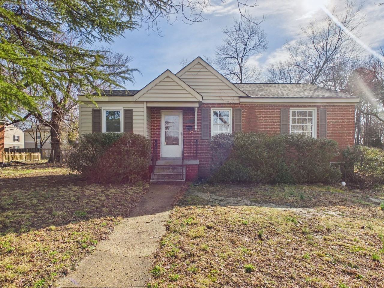 4611 Eastover Ave - Photo 2 of 29