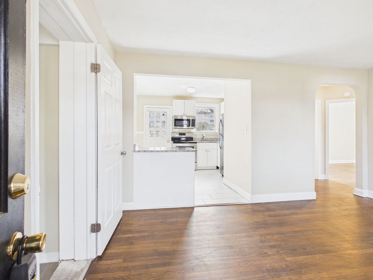 4611 Eastover Ave - Photo 3 of 29