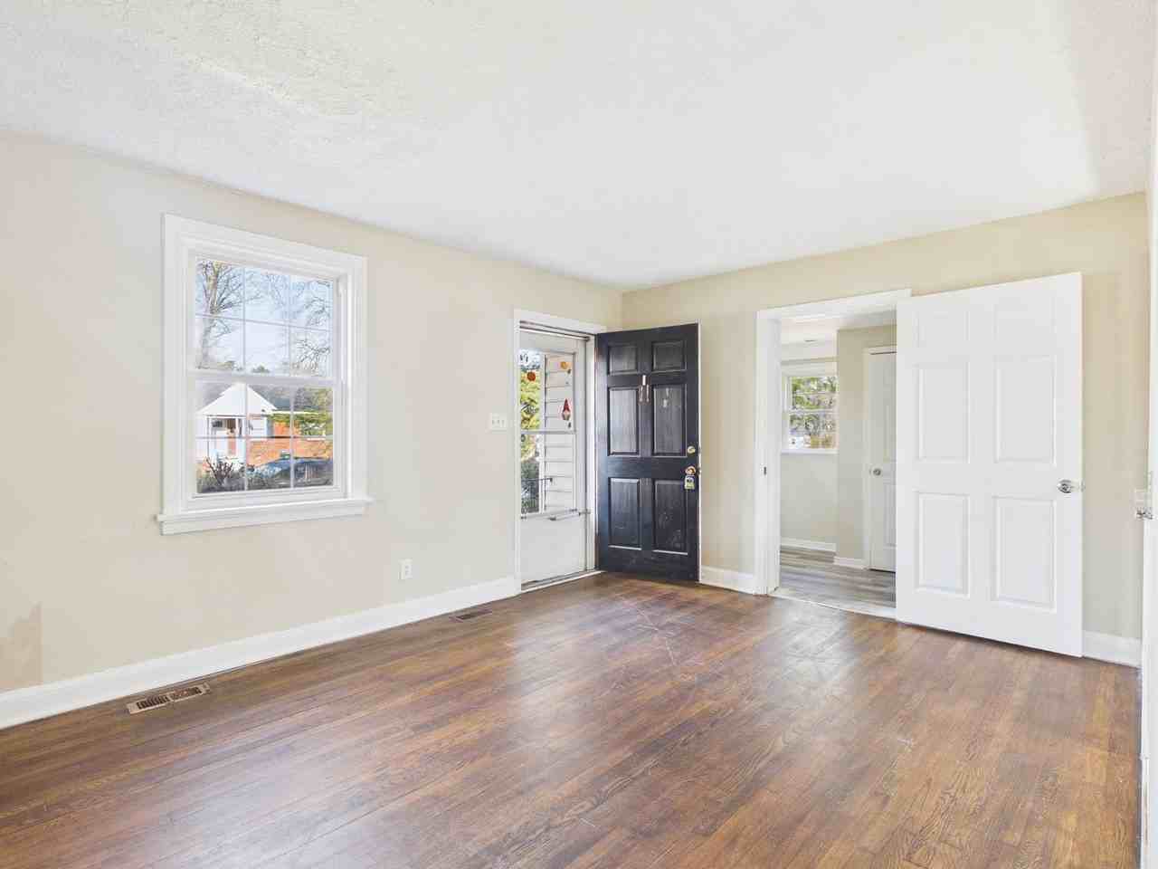 4611 Eastover Ave - Photo 7 of 29