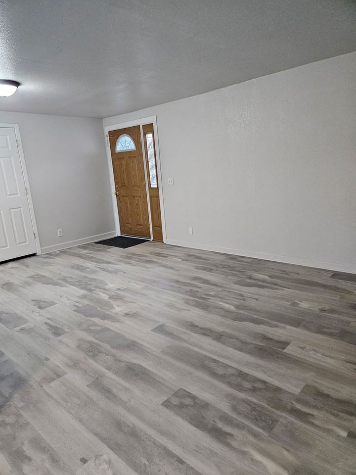 709-895 Alder St - Photo 3 of 8