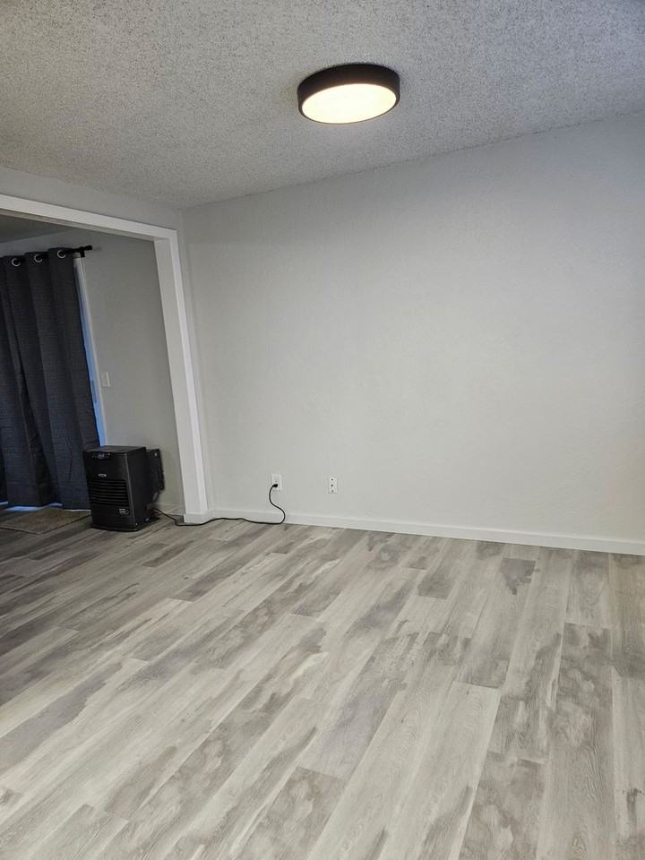 709-895 Alder St - Photo 4 of 8