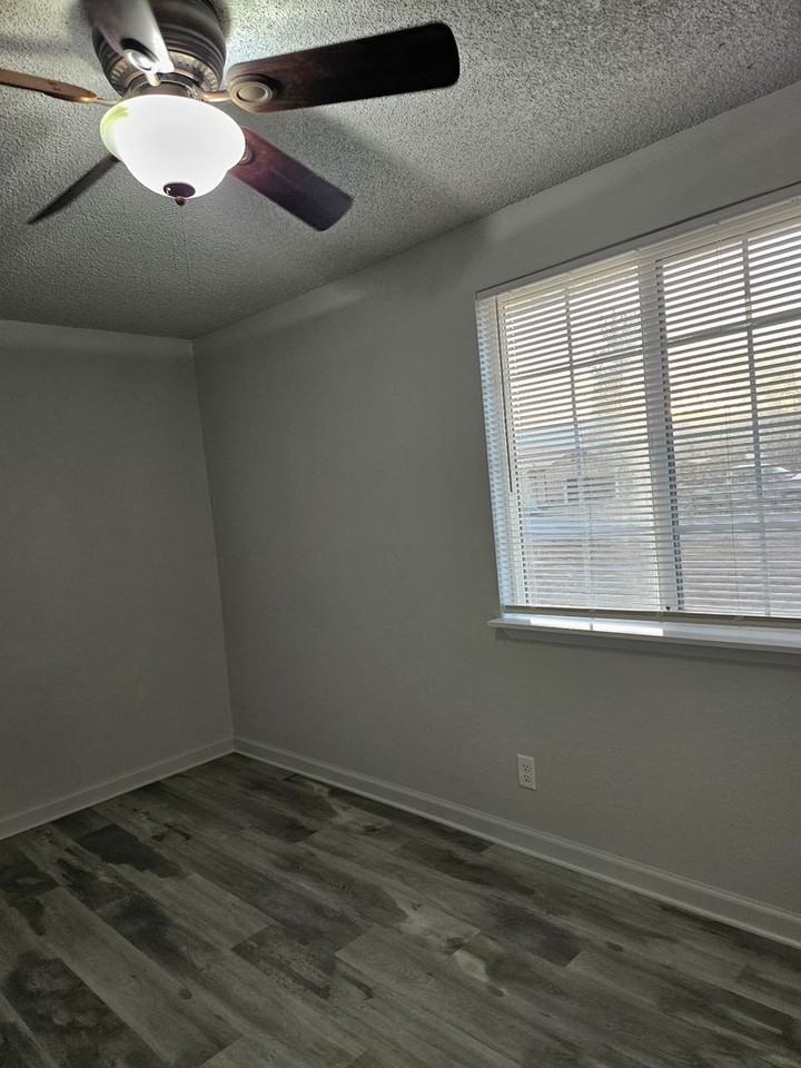 709-895 Alder St - Photo 7 of 8