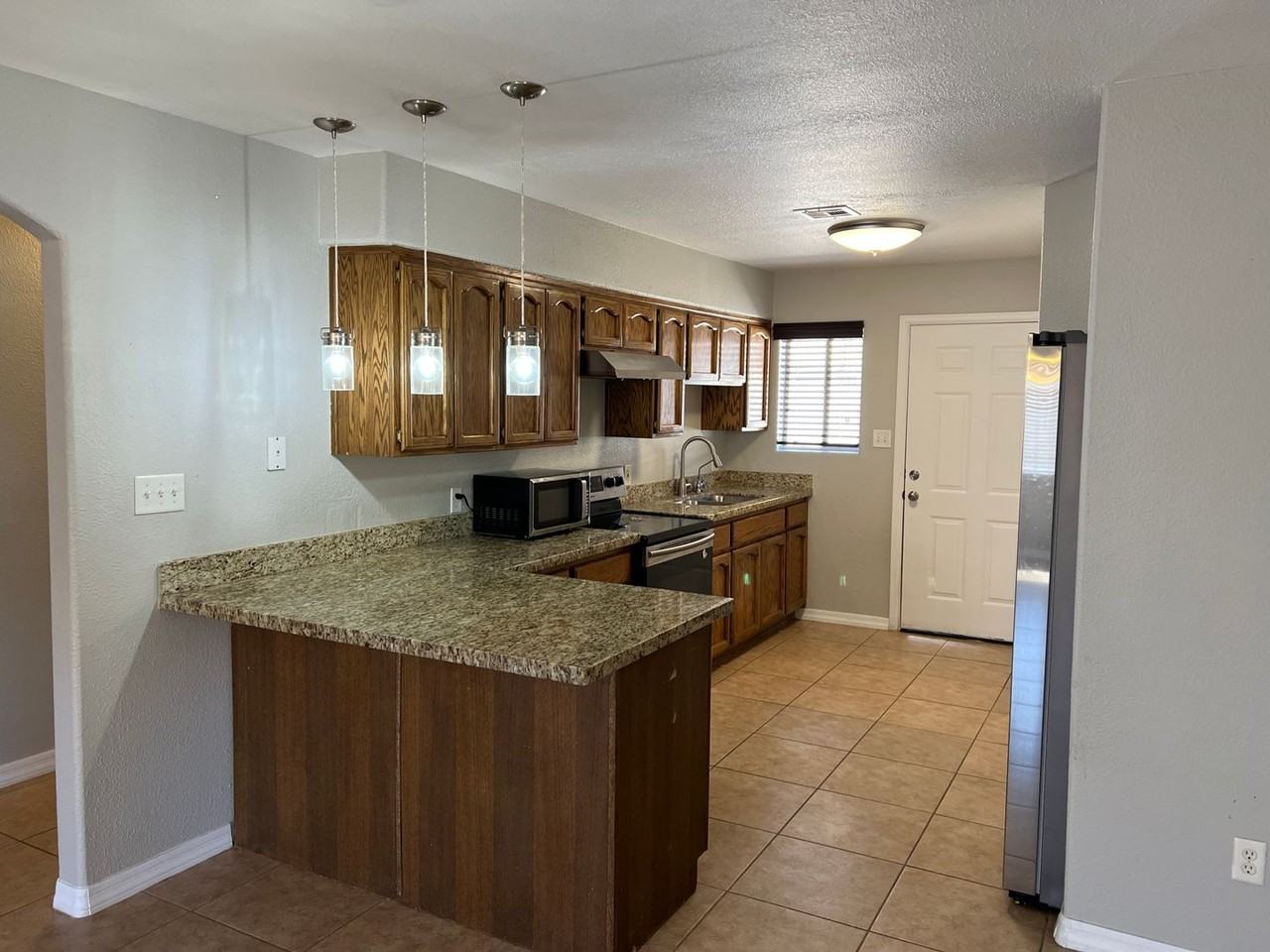 1407 N Daniela Ave - Photo 4 of 20