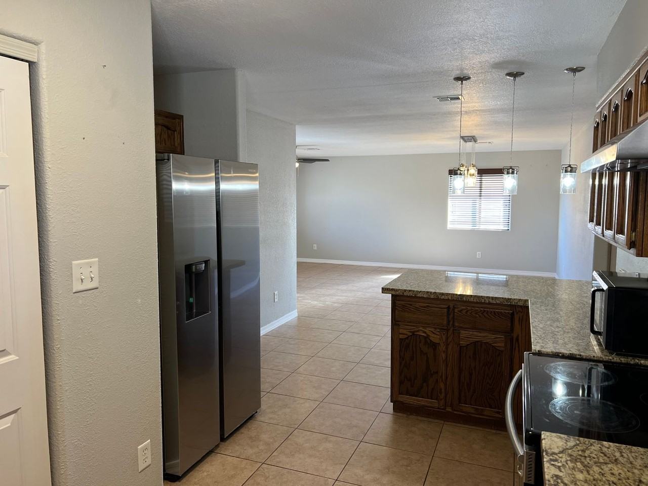 1407 N Daniela Ave - Photo 5 of 20