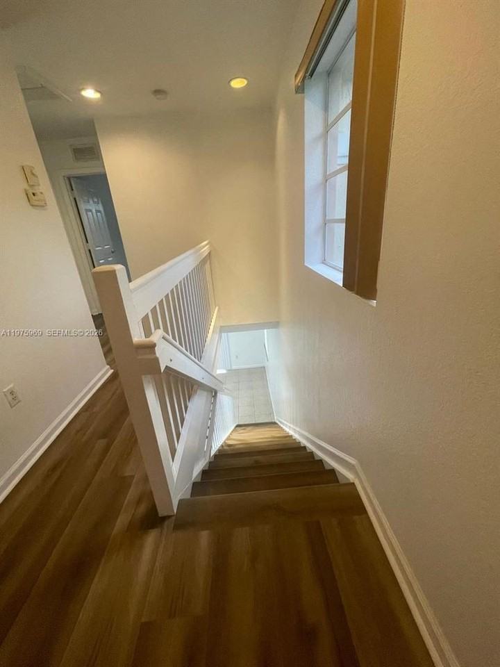 8344 8344 SW 27 107 - Photo 5 of 11