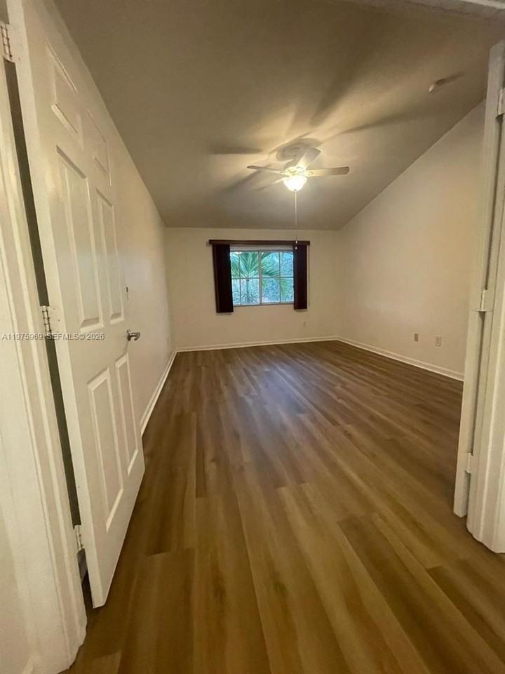 8344 8344 SW 27 107 - Photo 7 of 11