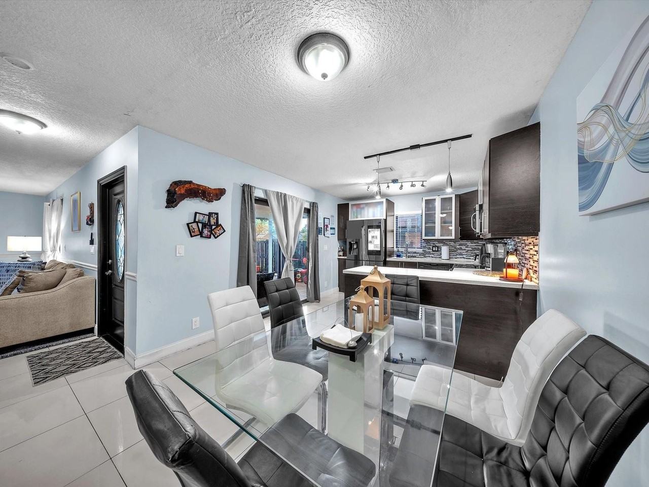 2496 Nw 99th Ave - Photo 3 of 16