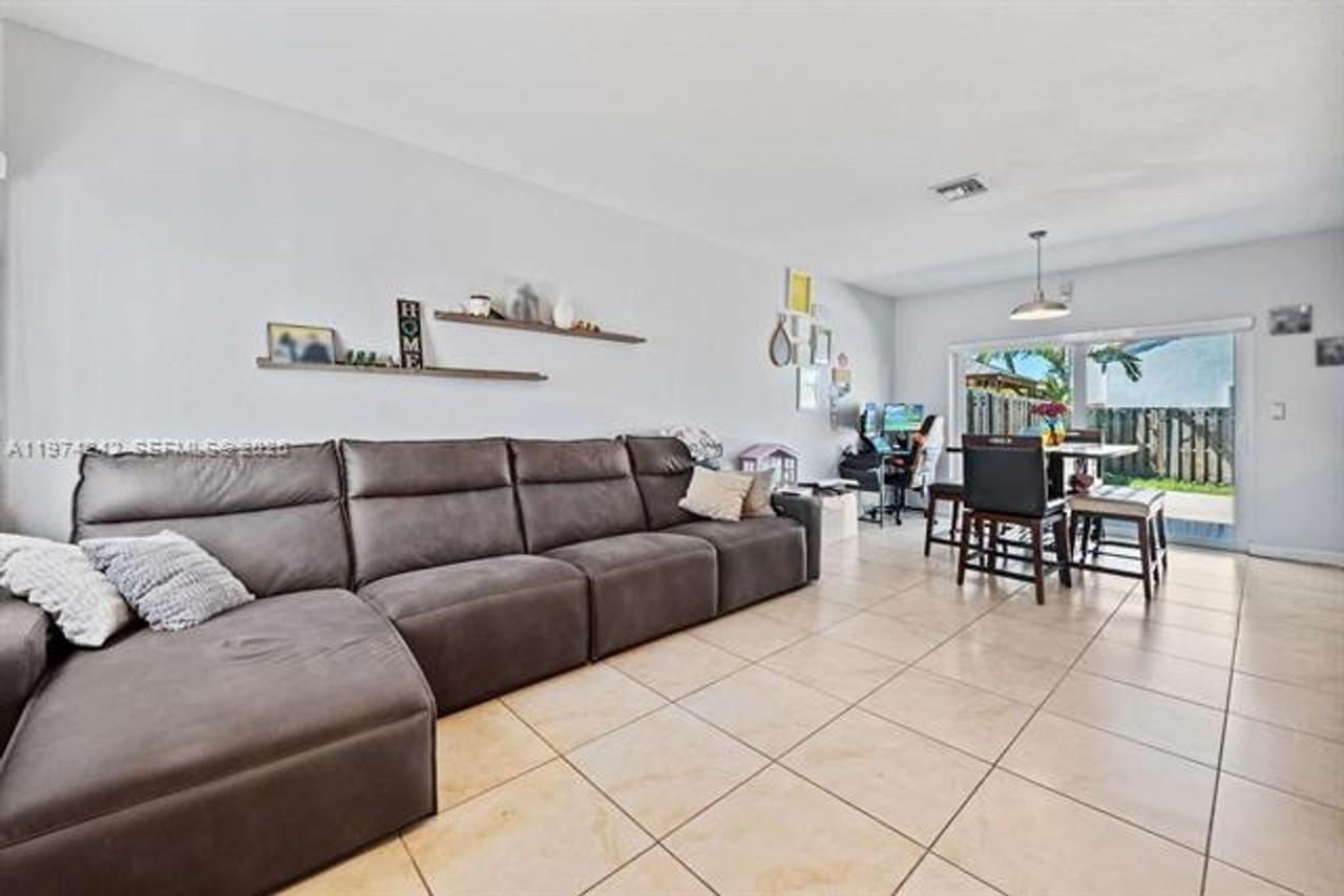 930 930 SW 147th Ct th 930 - Photo 6 of 25