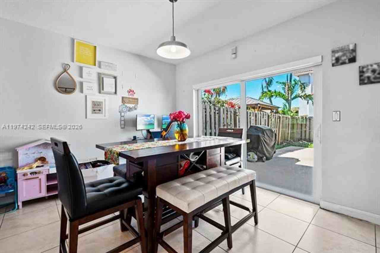 930 930 SW 147th Ct th 930 - Photo 7 of 25