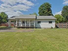 415 Se Mayberry Ave - Photo 1 of 1