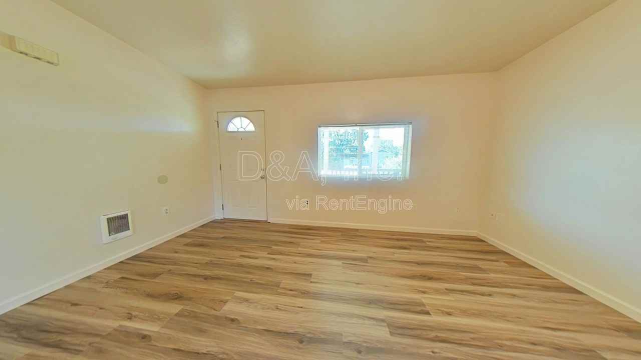 415 Se Mayberry Ave - Photo 2 of 11