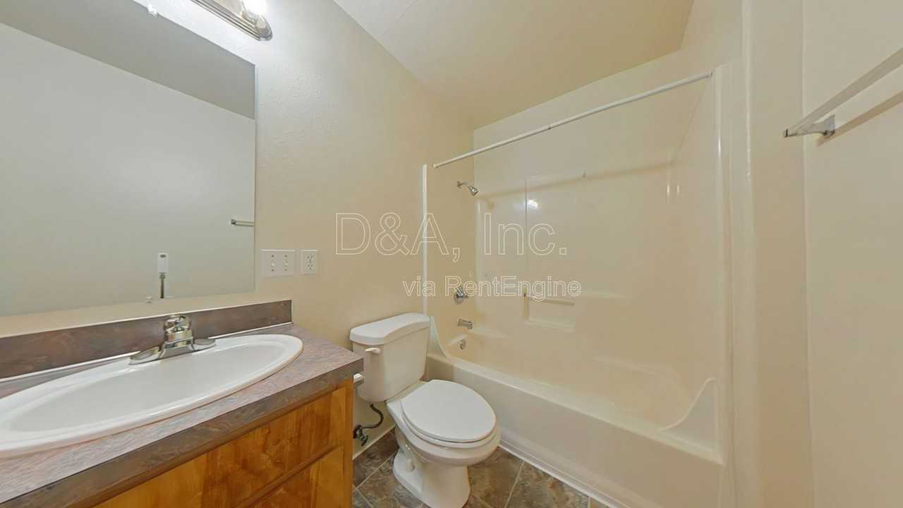 415 Se Mayberry Ave - Photo 7 of 11