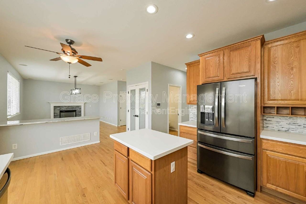 17071 Knollside Ave - Photo 4 of 26