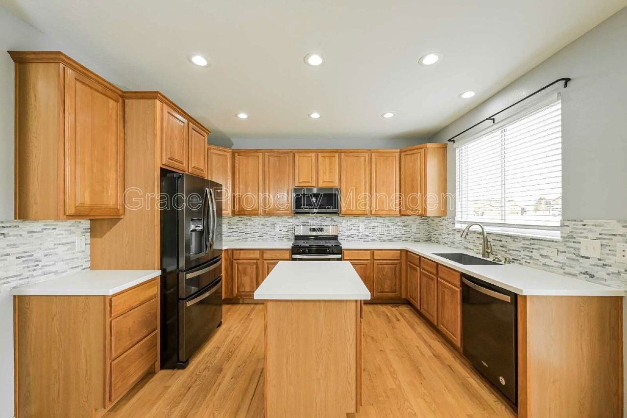 17071 Knollside Ave - Photo 5 of 26