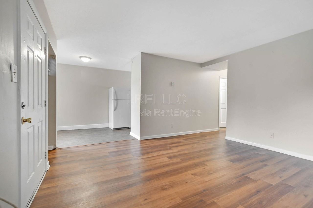 113 Poplar Level Ct #113 - Photo 2 of 9