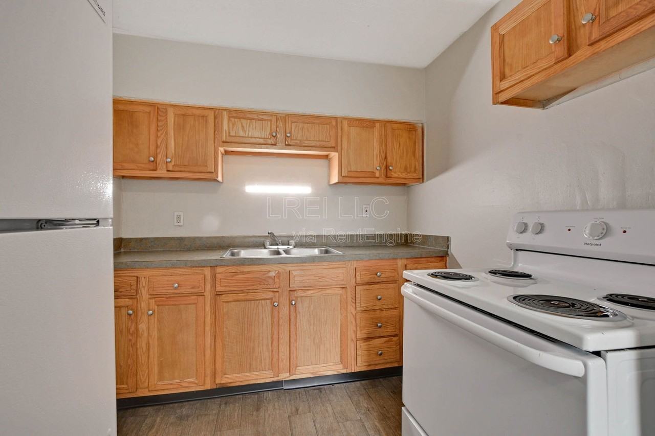 113 Poplar Level Ct #113 - Photo 3 of 9