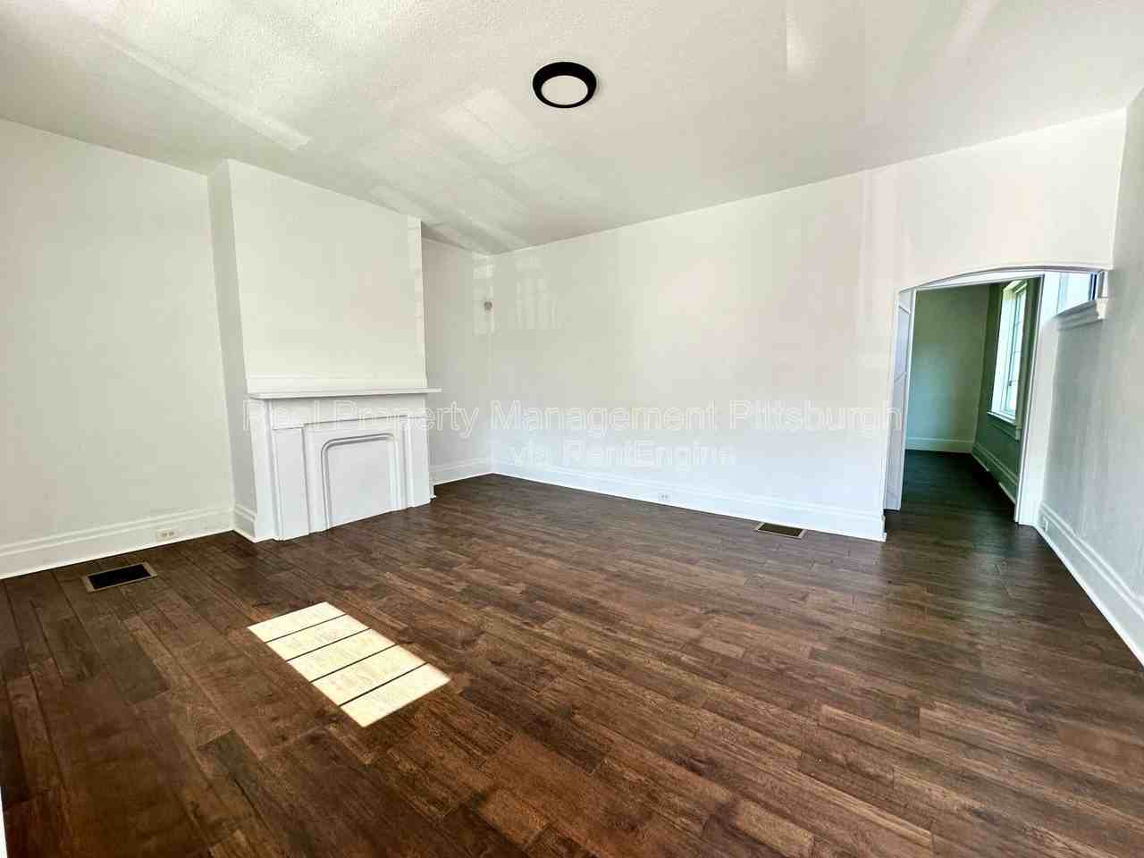 1379 Paulson Ave - Photo 4 of 23