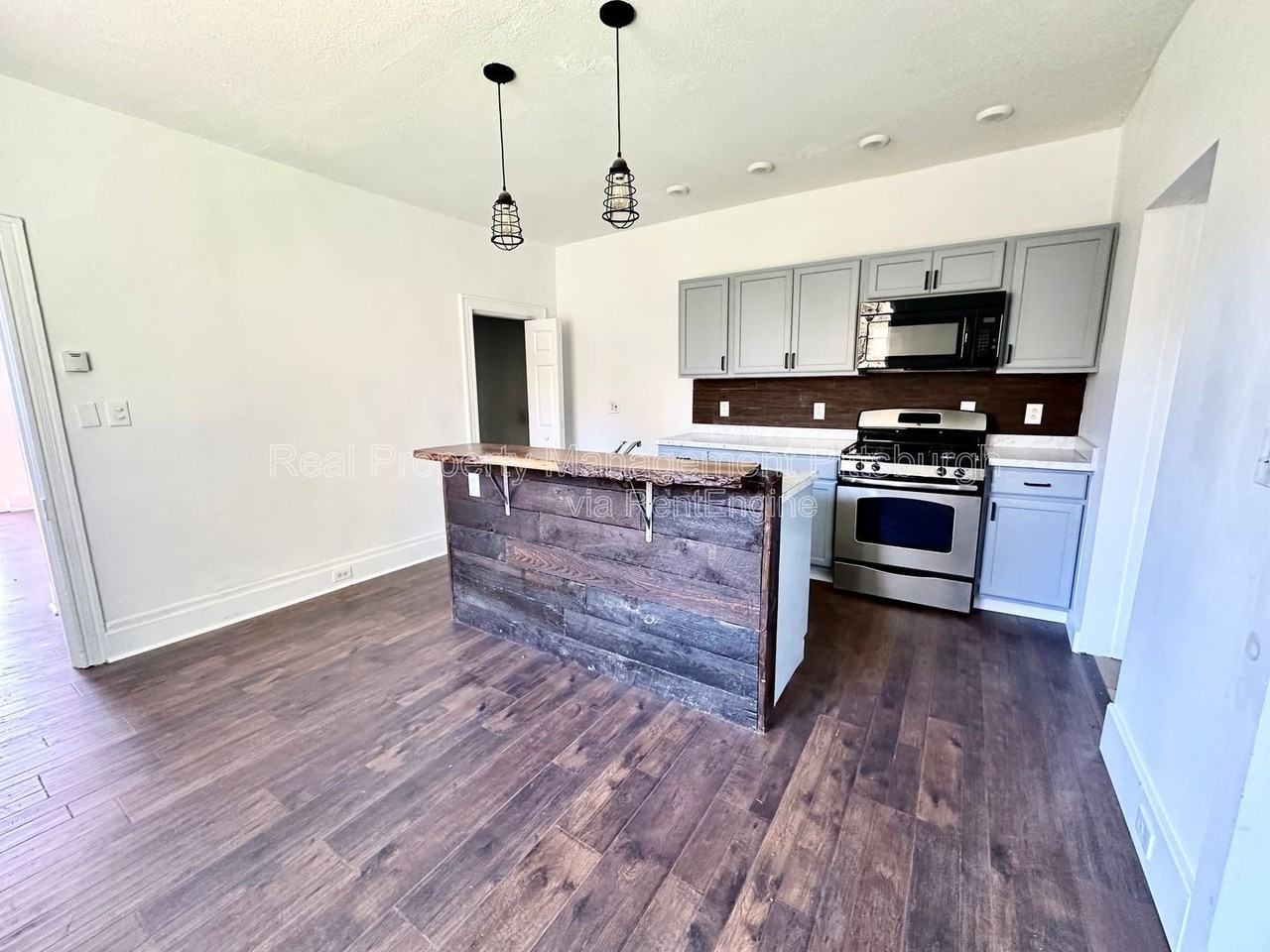 1379 Paulson Ave - Photo 7 of 23