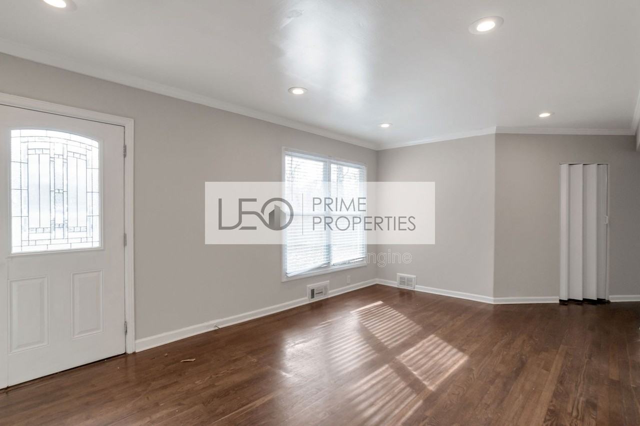 751 Yale Pl Sw - Photo 3 of 15