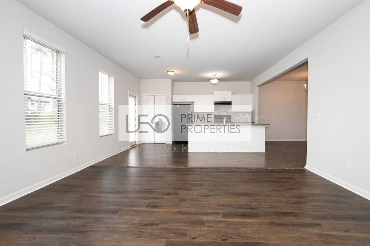 156 Daisy Cir - Photo 3 of 27