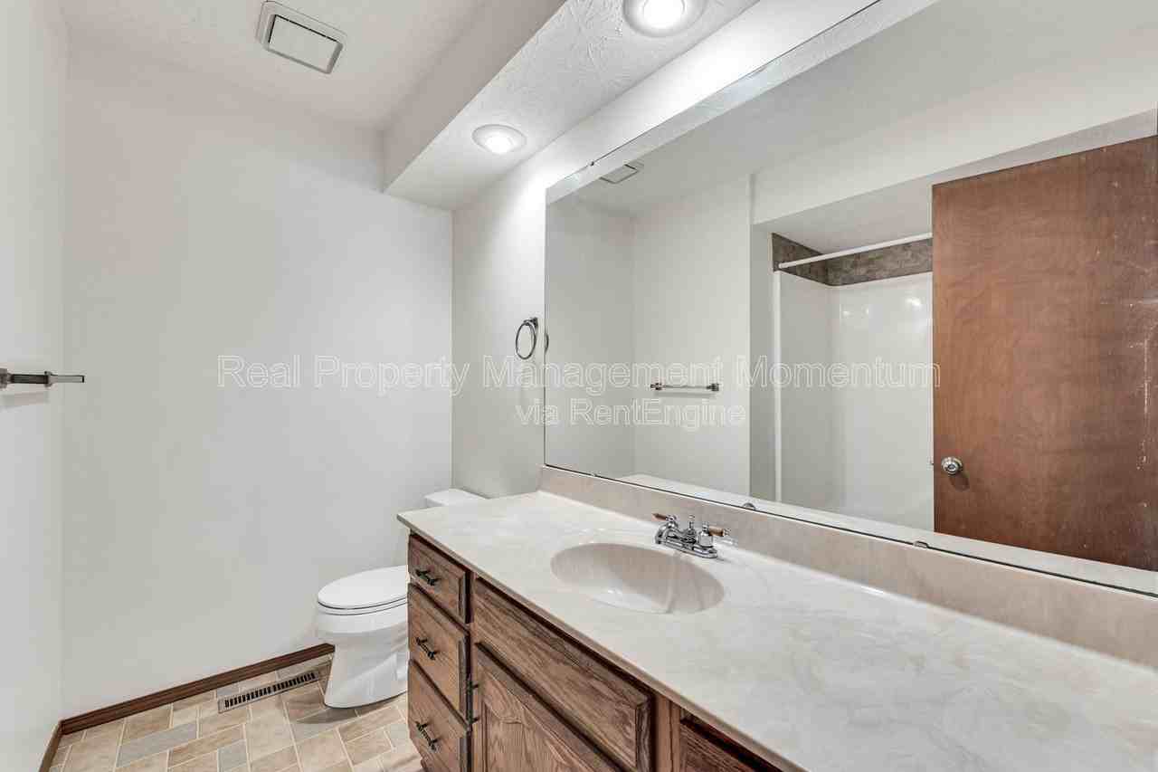 2240 S Kansas Ave - Photo 4 of 30