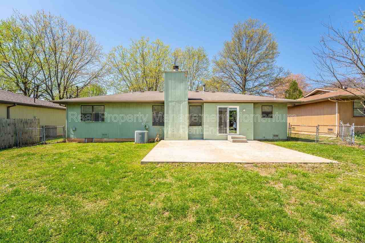 2240 S Kansas Ave - Photo 5 of 30