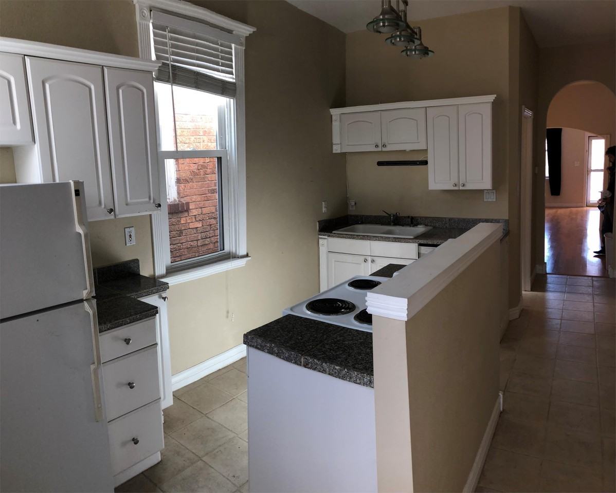 1448 Knox Ct #1 - Photo 5 of 11