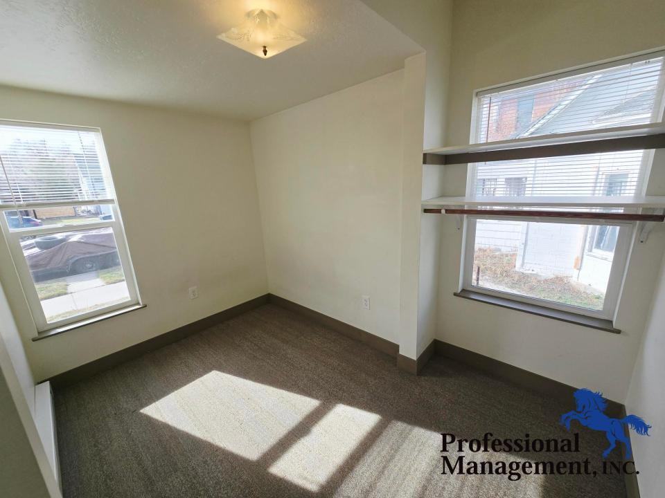 209 S 30th St #2 - Photo 4 of 7