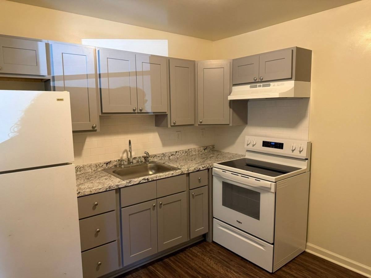 5820 Sanford Rd #1 - Photo 7 of 10