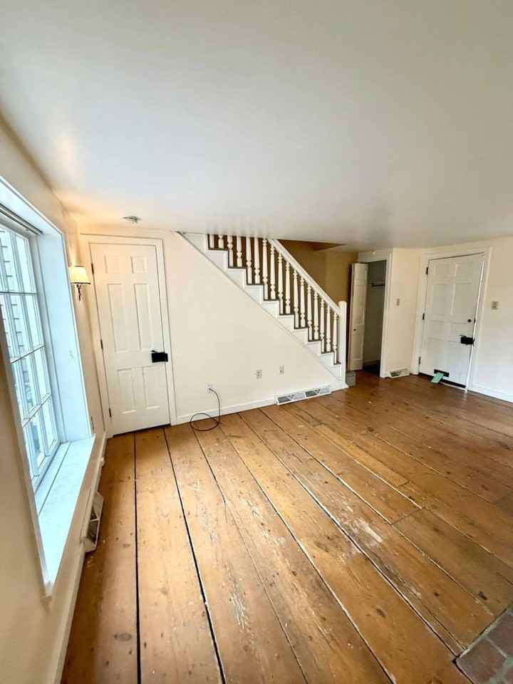 139 Howard Ave - Photo 3 of 10