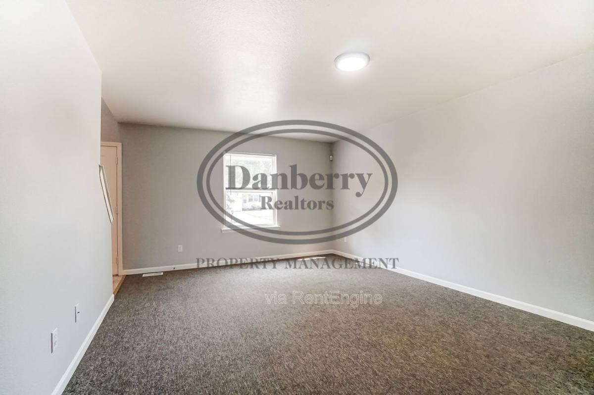 3704 Willow Run Dr #1 - Photo 5 of 10