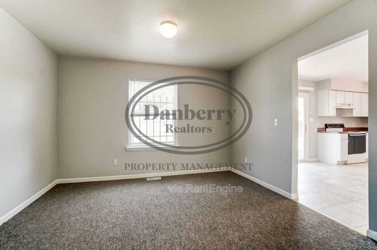 3704 Willow Run Dr #1 - Photo 7 of 10