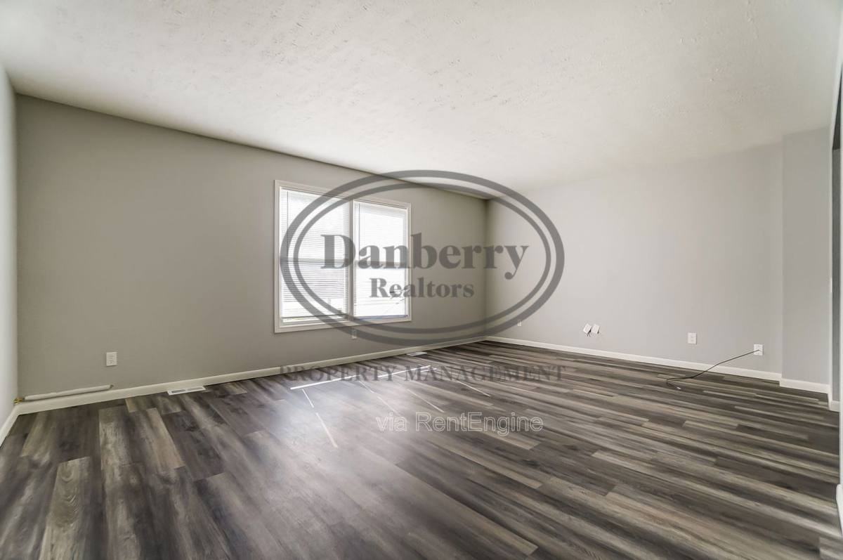 1103 Searles Rd #1 - Photo 5 of 10